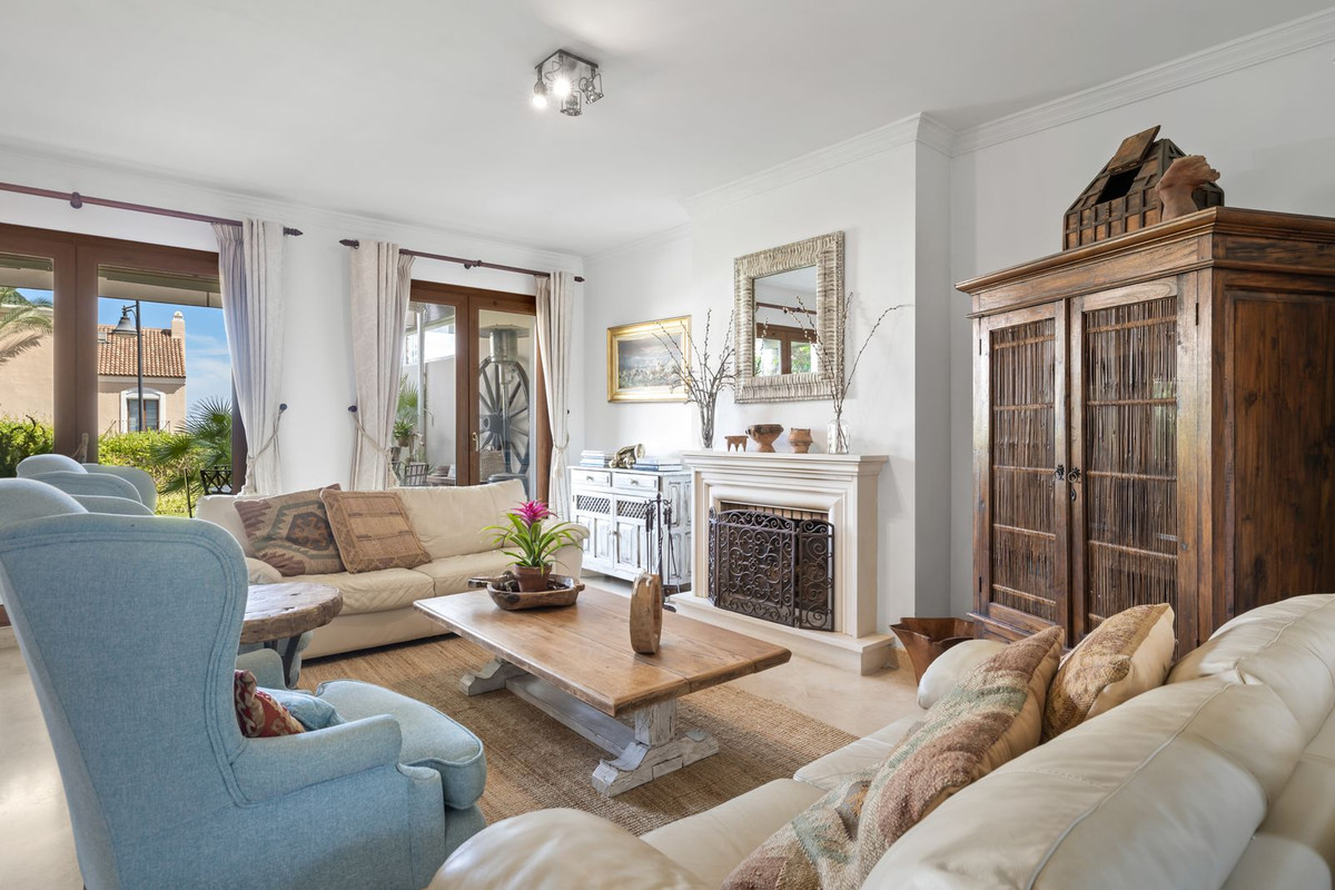 4 Bed, 3 Bath, HouseFor Sale, El Paraiso, Malaga 4 Bed, 3 Bath, HouseFor Sale, El Paraiso, Malaga