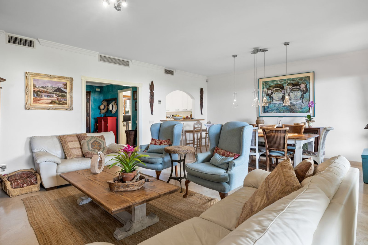 4 Bed, 3 Bath, HouseFor Sale, El Paraiso, Malaga 4 Bed, 3 Bath, HouseFor Sale, El Paraiso, Malaga