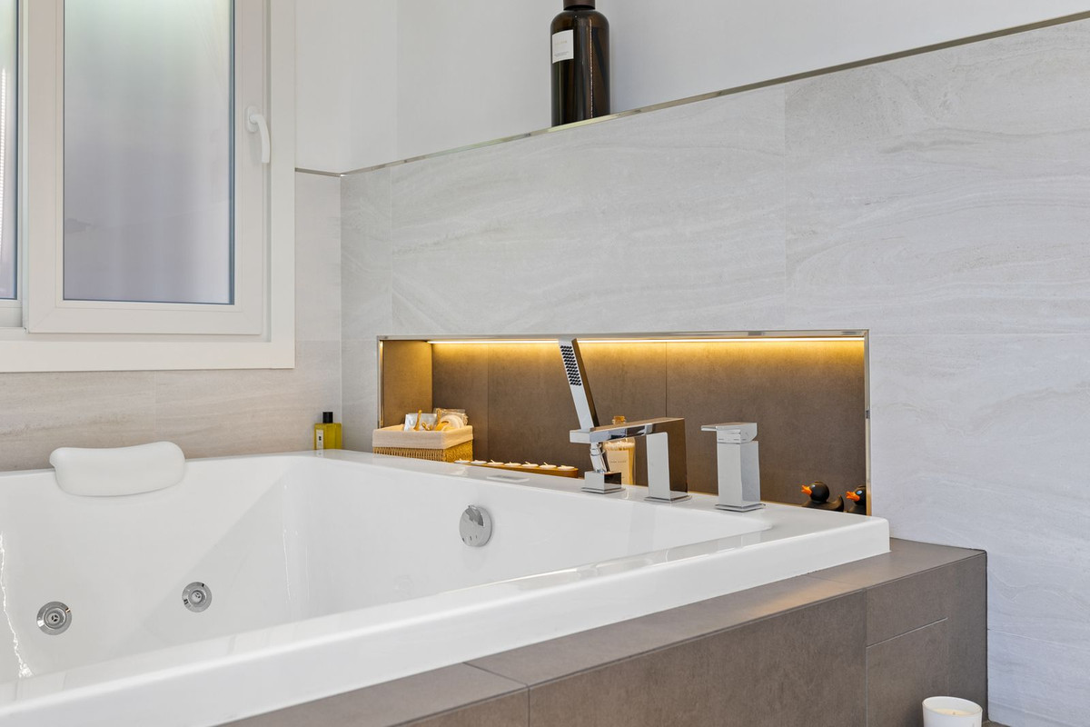 6 Bed, 6 Bath, HouseFor Sale, Nueva Andalucia, Malaga