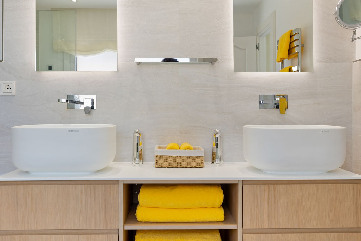 6 Bed, 6 Bath, HouseFor Sale, Nueva Andalucia, Malaga