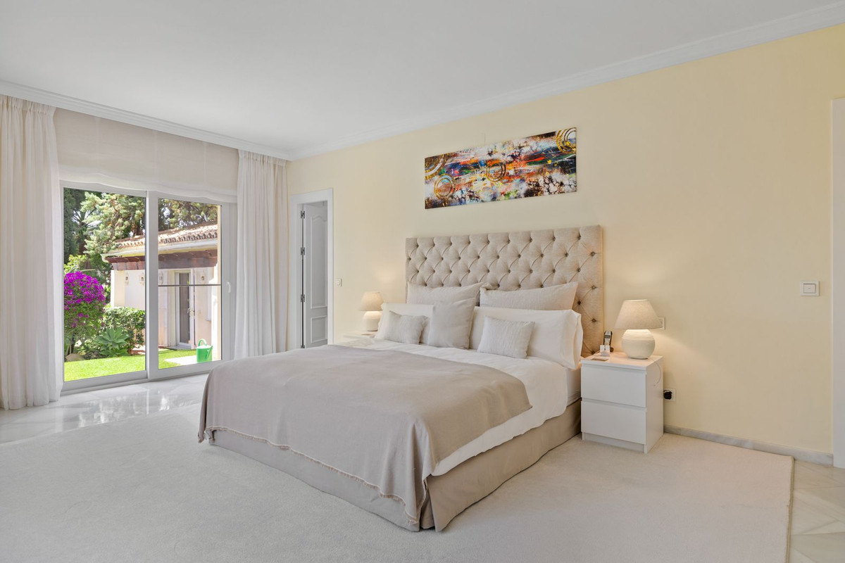 6 Bed, 6 Bath, HouseFor Sale, Nueva Andalucia, Malaga