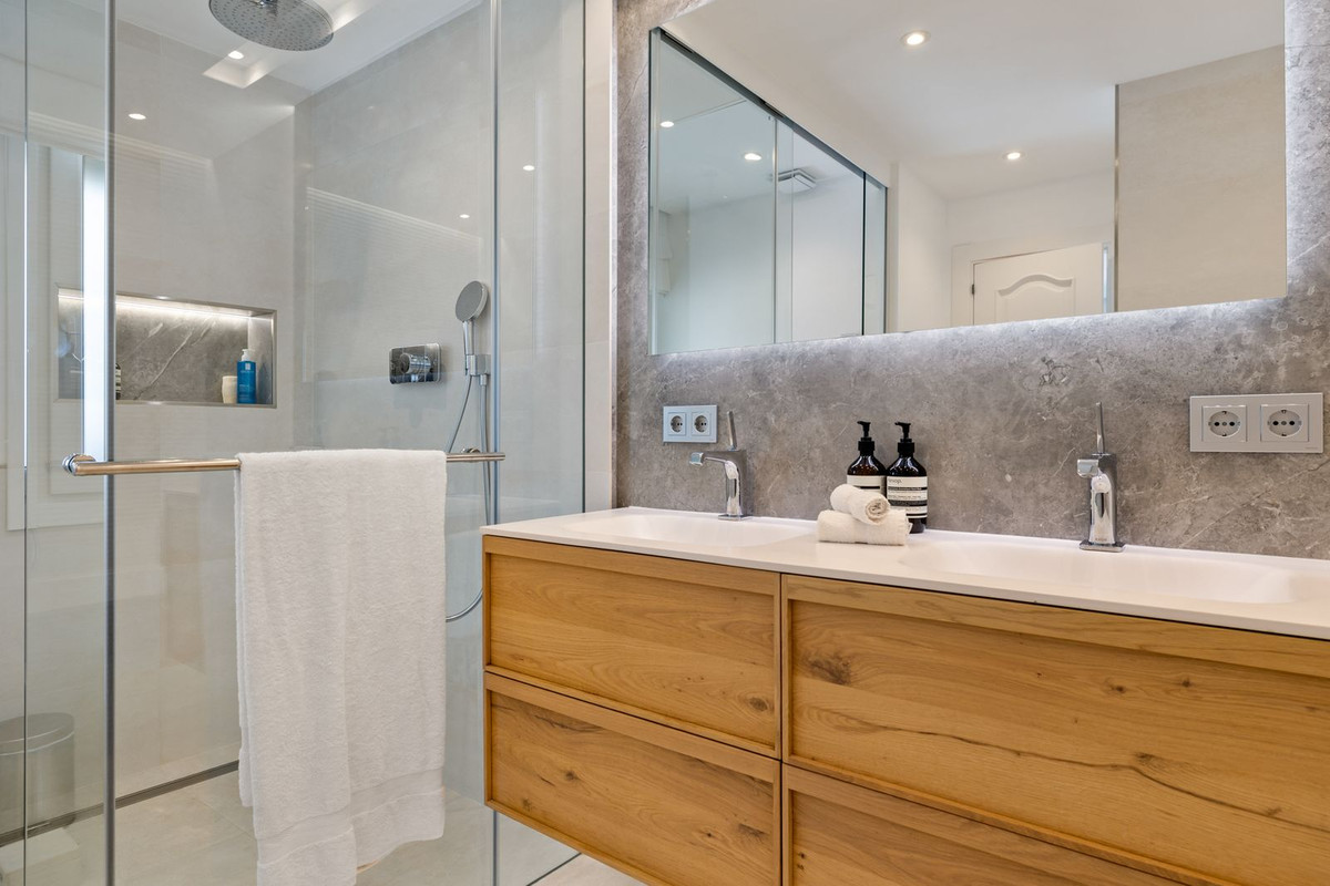 6 Bed, 6 Bath, HouseFor Sale, Nueva Andalucia, Malaga