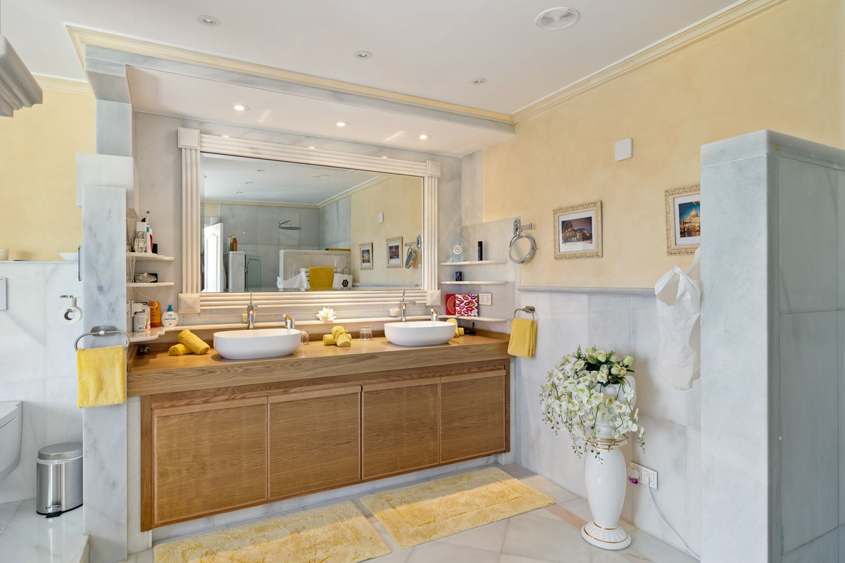 6 Bed, 6 Bath, HouseFor Sale, Nueva Andalucia, Malaga