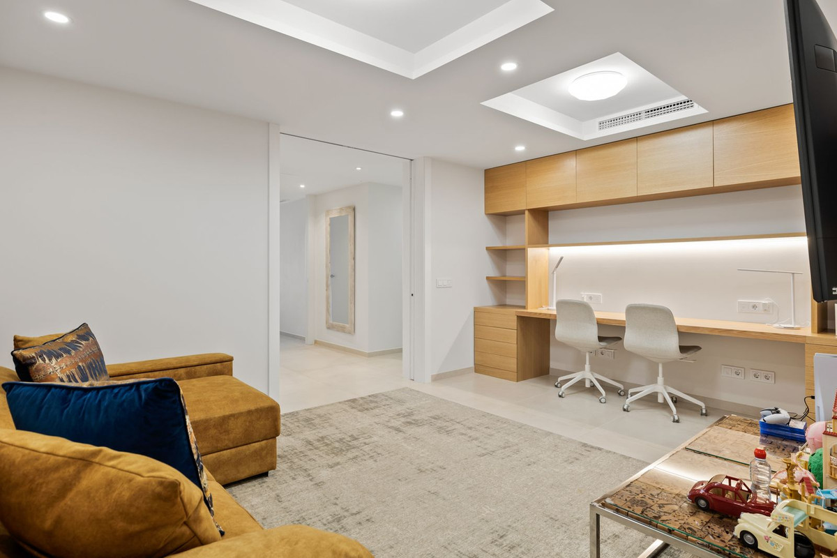 7 Bed, 5 Bath, ApartmentFor Sale, Nueva Andalucia, Malaga