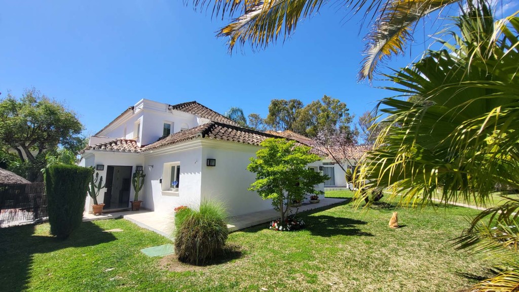 4 Bed, 4 Bath, HouseFor Sale, Calahonda, Malaga