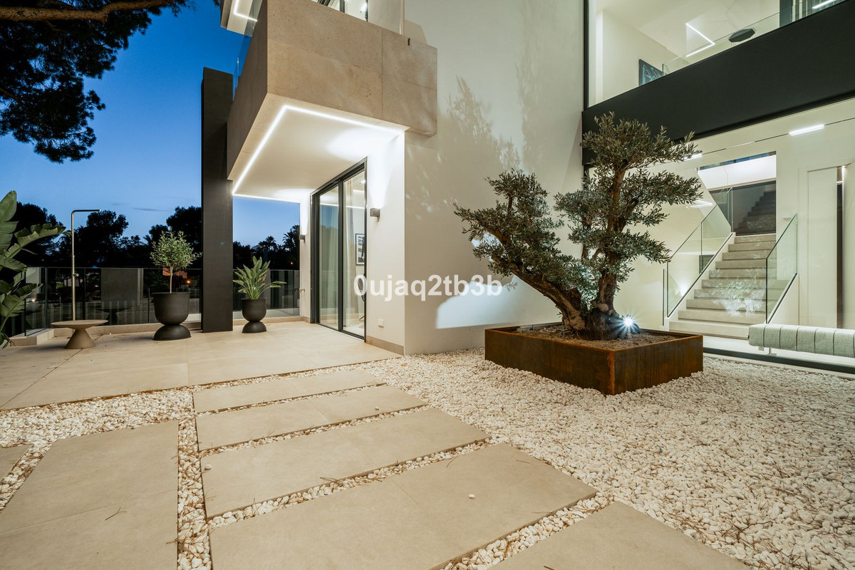 4 Bed, 5 Bath, HouseFor Sale, Nagüeles, Malaga