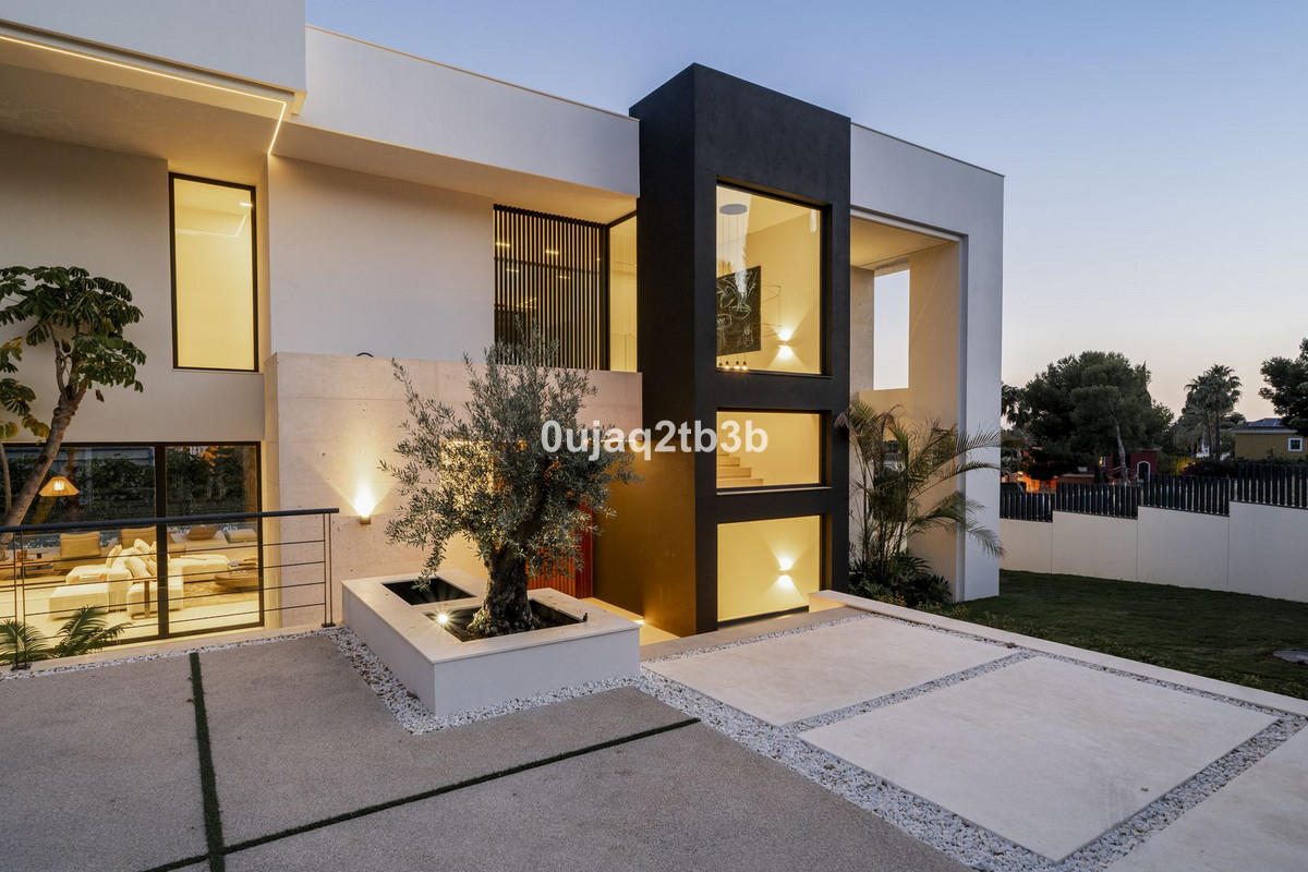 4 Bed, 5 Bath, HouseFor Sale, Nagüeles, Malaga
