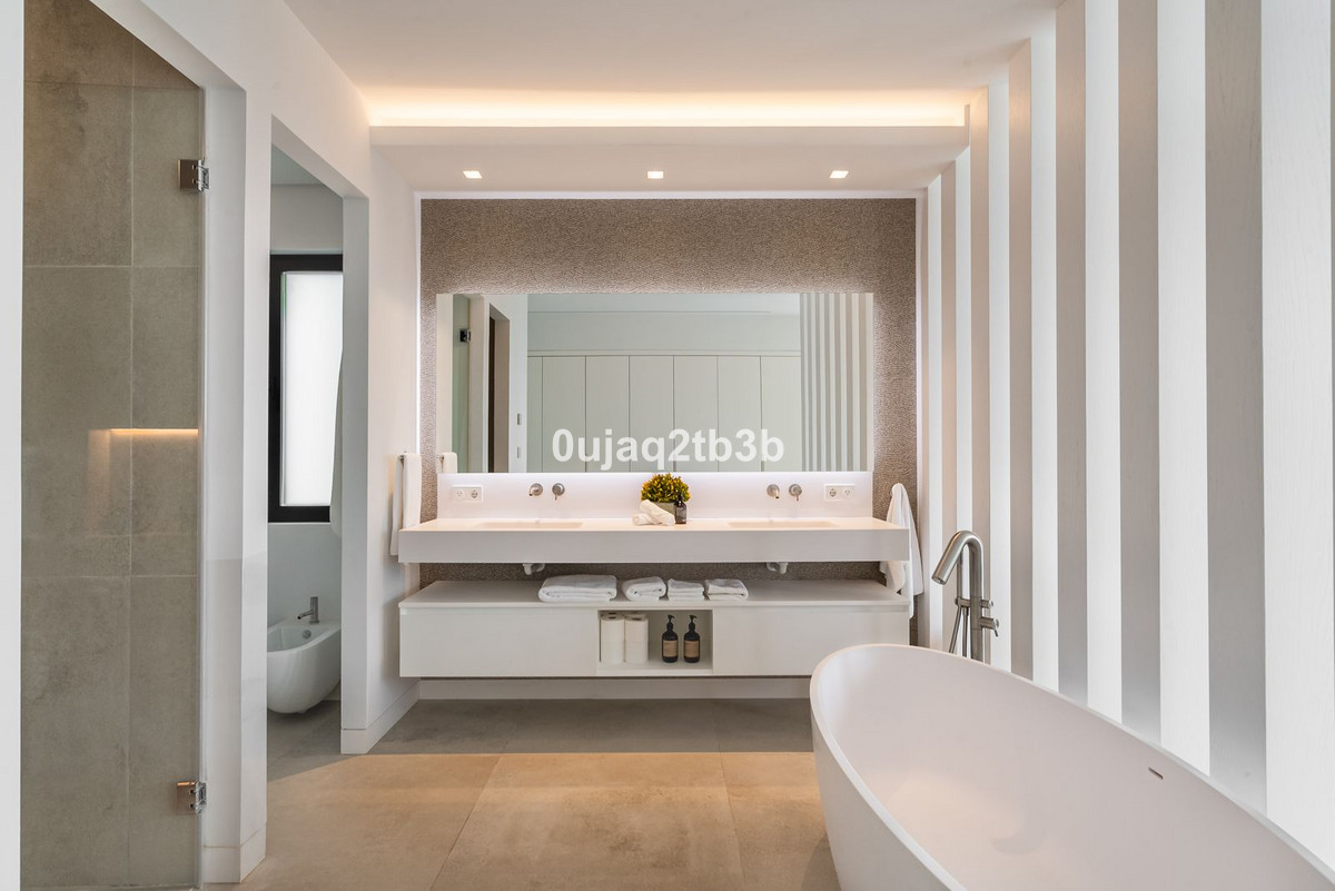 5 Bed, 5 Bath, HouseFor Sale, Nueva Andalucia, Malaga