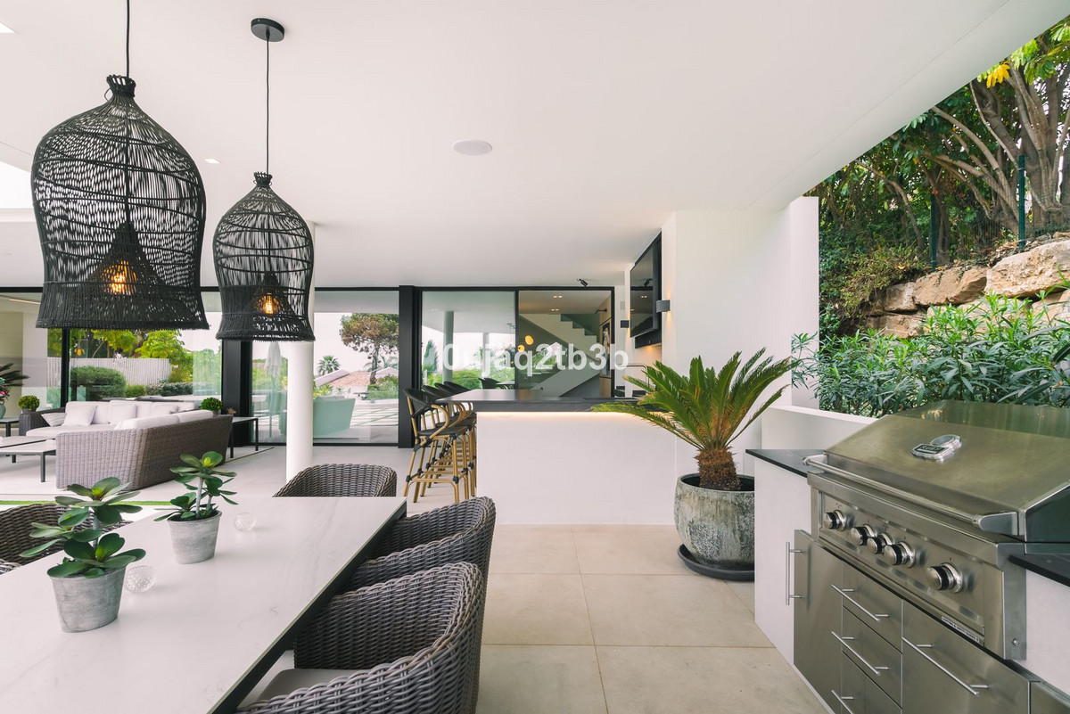 5 Bed, 5 Bath, HouseFor Sale, Nueva Andalucia, Malaga