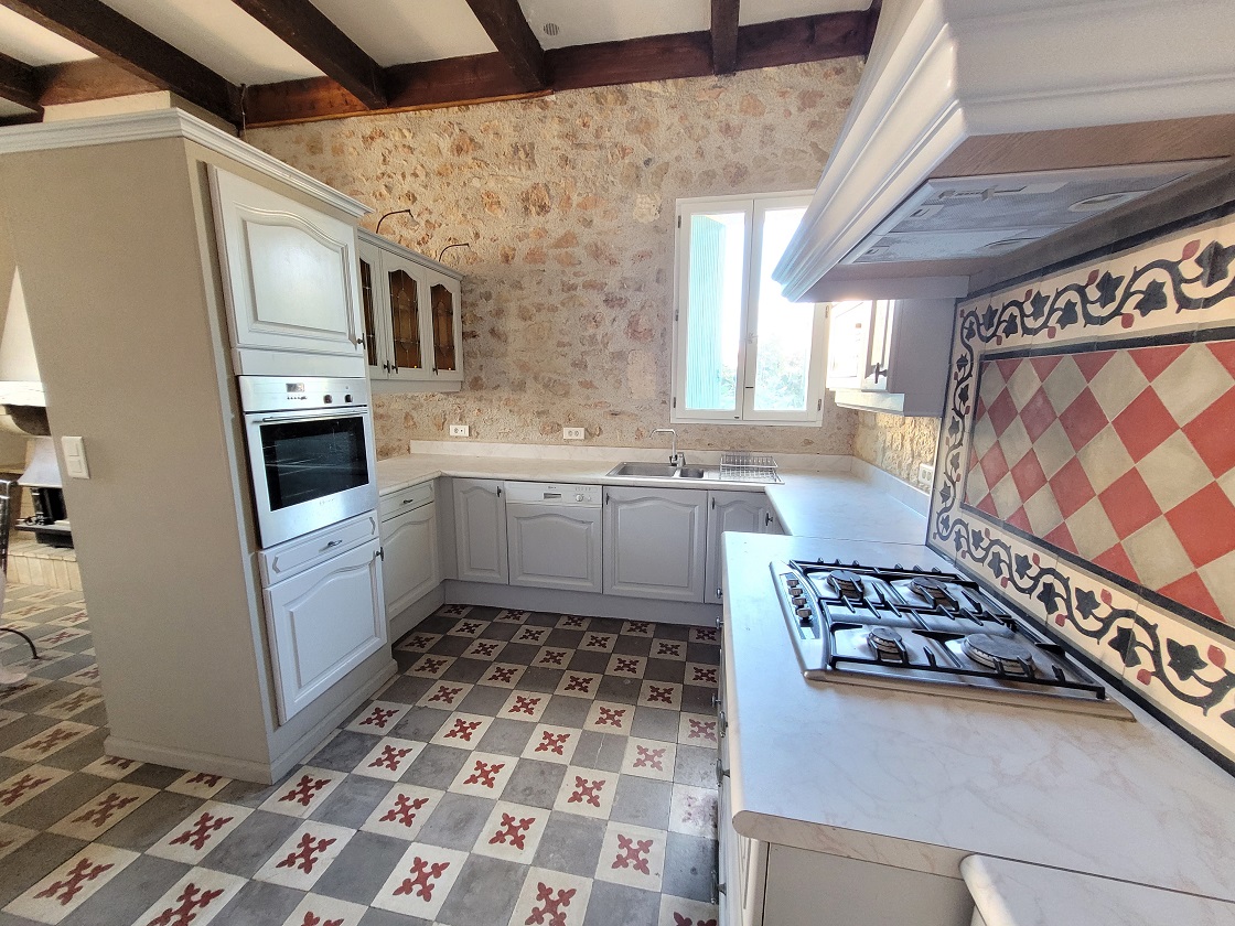 5 Bed, 2 Bath, HouseFor Sale, Autignac, Herault, Languedoc-Roussillon, 34480