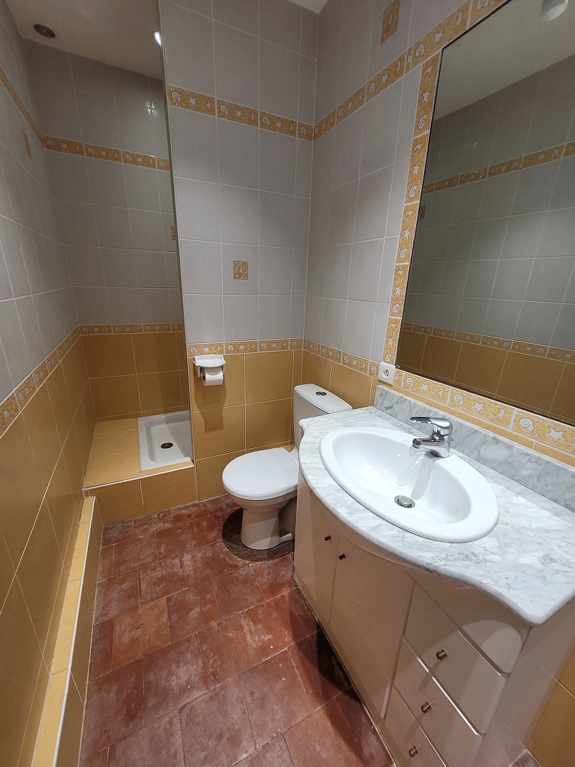 5 Bed, 2 Bath, HouseFor Sale, Autignac, Herault, Languedoc-Roussillon, 34480