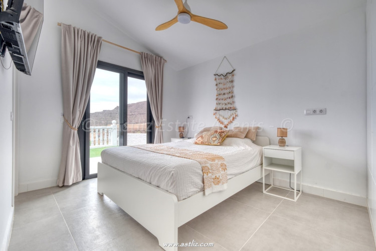 5 Bed, 5 Bath, HouseFor Sale, Los Gigantes, La Caldera