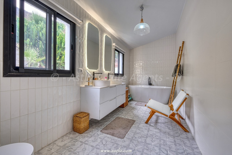 5 Bed, 5 Bath, HouseFor Sale, Los Gigantes, La Caldera