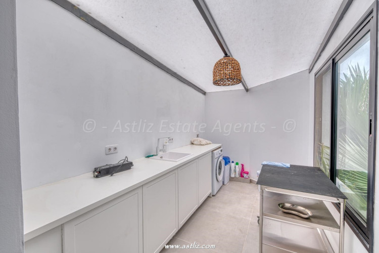 5 Bed, 5 Bath, HouseFor Sale, Los Gigantes, La Caldera