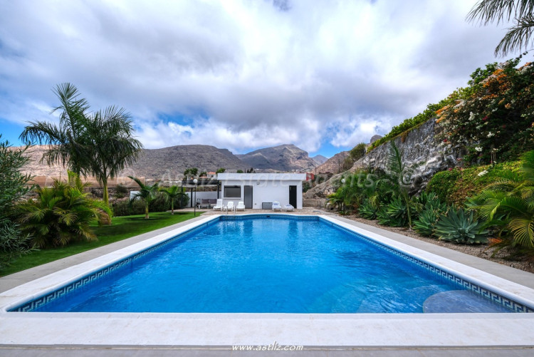 5 Bed, 5 Bath, HouseFor Sale, Los Gigantes, La Caldera