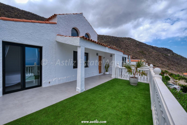 5 Bed, 5 Bath, HouseFor Sale, Los Gigantes, La Caldera