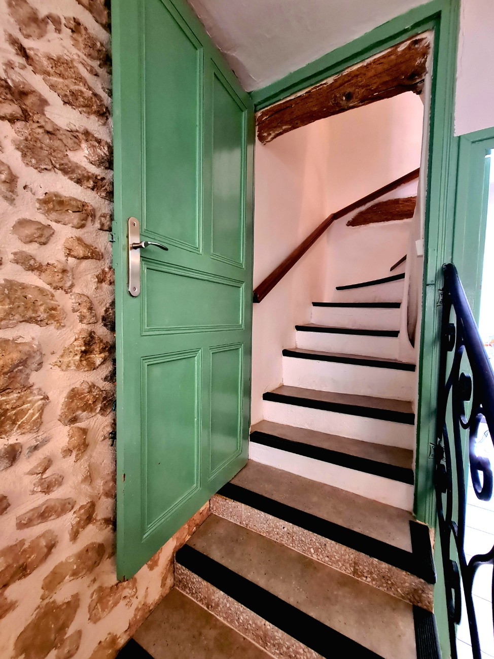 3 Bed, 2 Bath, HouseFor Sale, Creissan, Herault, Languedoc-Roussillon, 34370