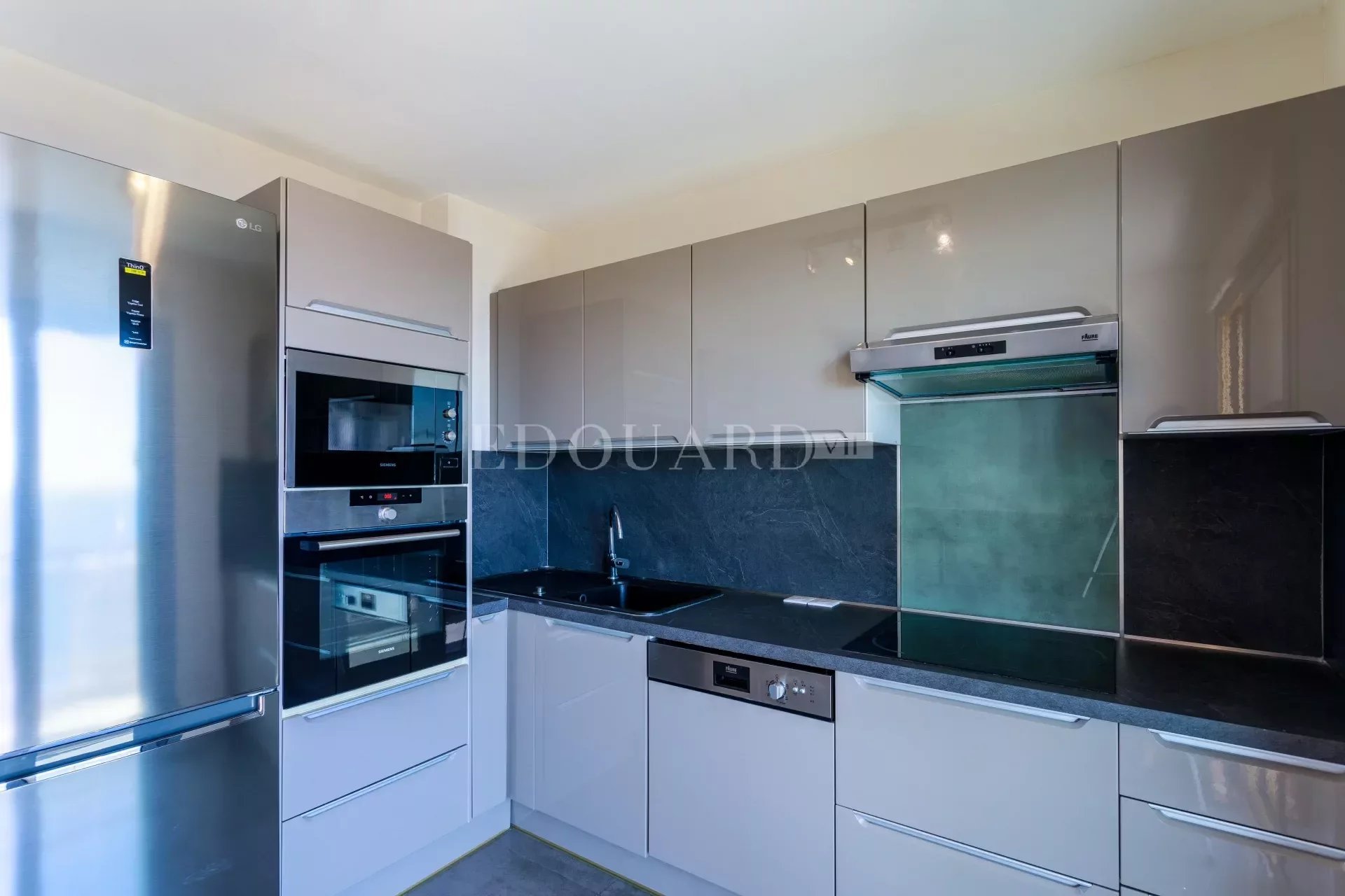 3 Bed, 2 Bath, ApartmentFor Sale, Beausoleil, Alpes-Maritimes