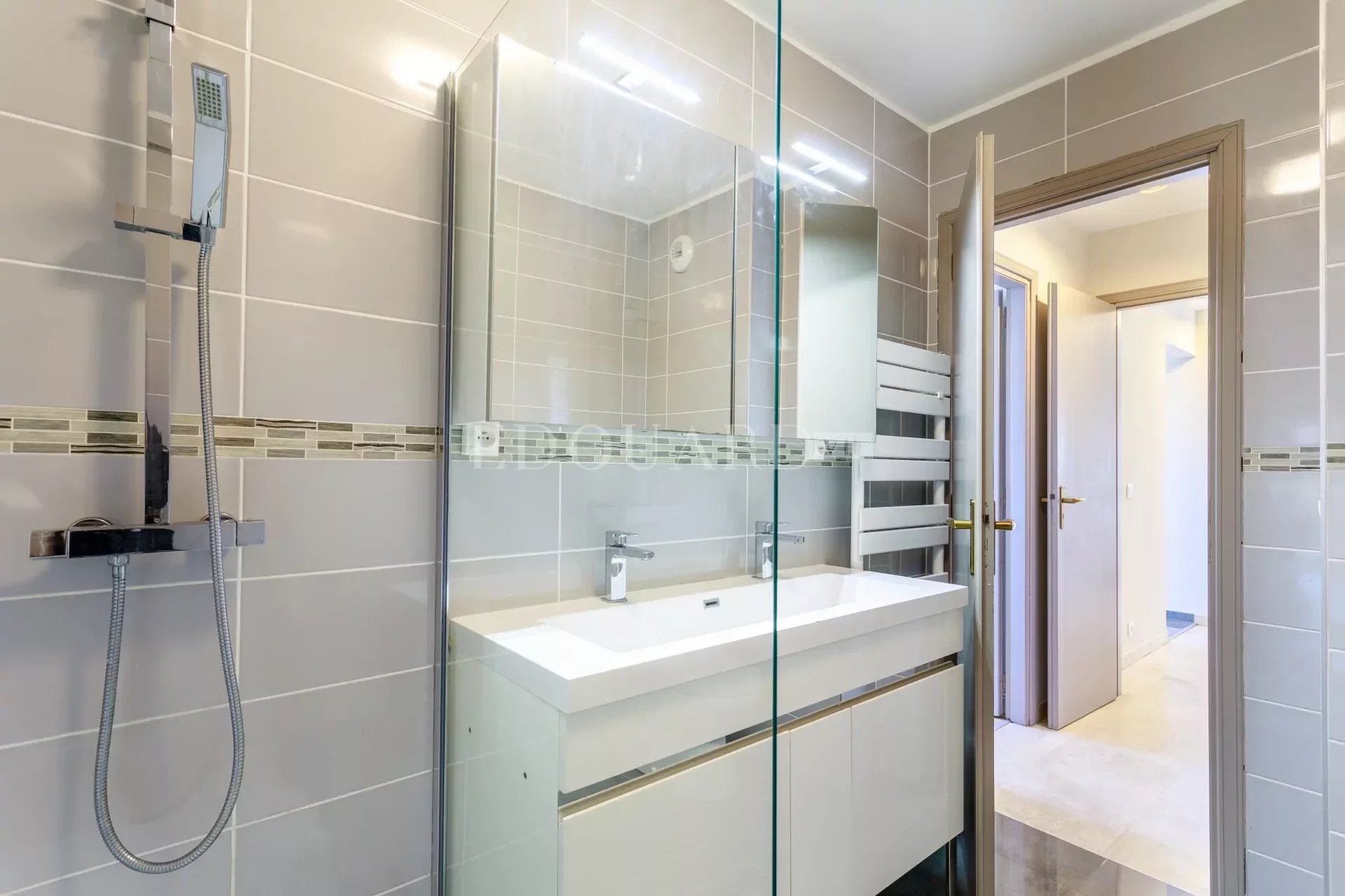 3 Bed, 2 Bath, ApartmentFor Sale, Beausoleil, Alpes-Maritimes