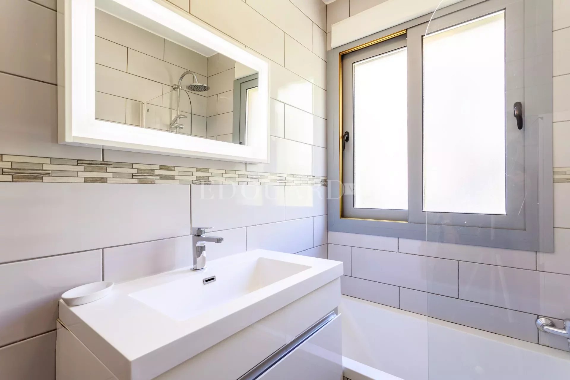 3 Bed, 2 Bath, ApartmentFor Sale, Beausoleil, Alpes-Maritimes