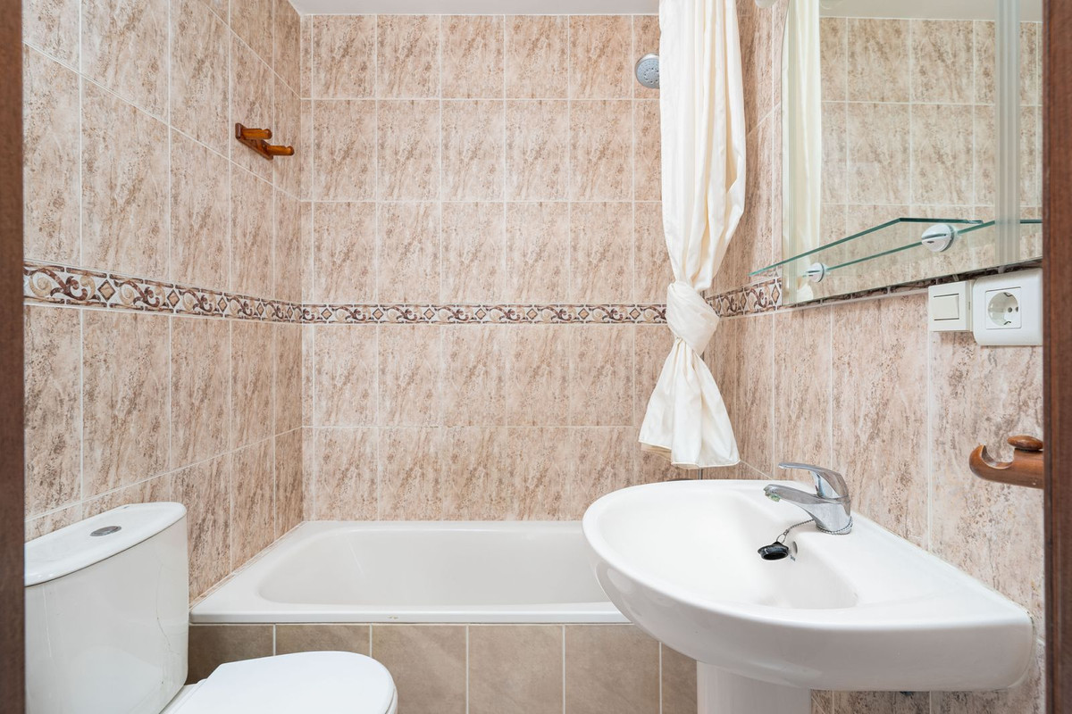 2 Bed, 1 Bath, ApartmentFor Sale, San Luis de Sabinillas, Malaga