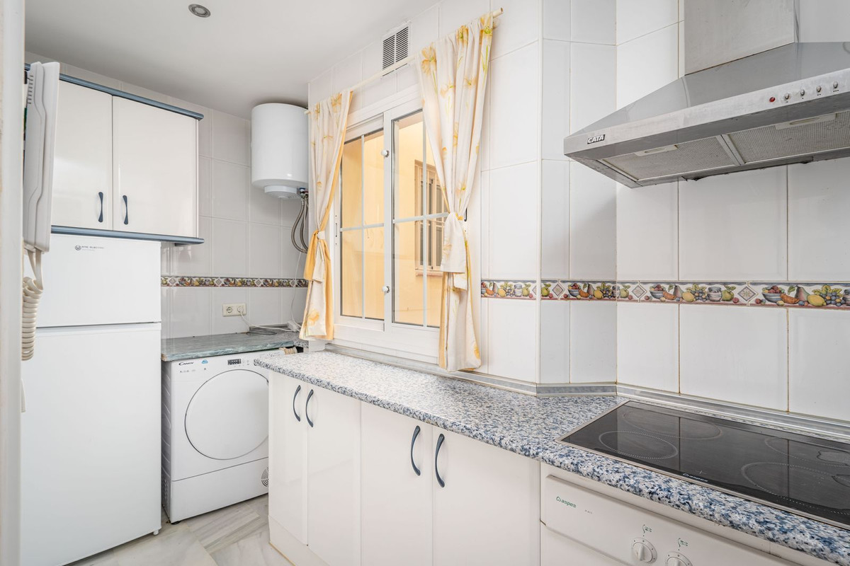 2 Bed, 1 Bath, ApartmentFor Sale, San Luis de Sabinillas, Malaga