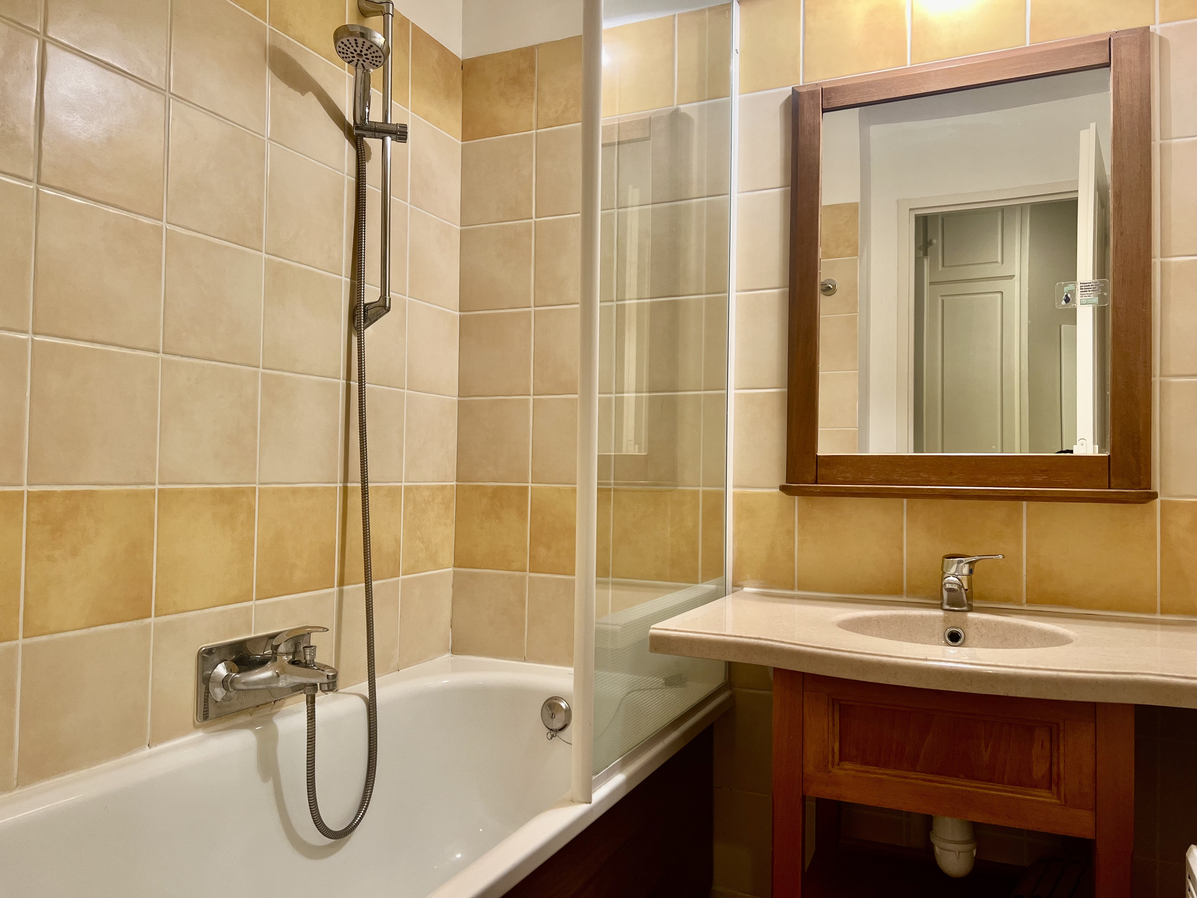 1 Bed, 1 Bath, ApartmentFor Sale, Monflanquin, Lot-et-Garonne, Aquitaine, 47150