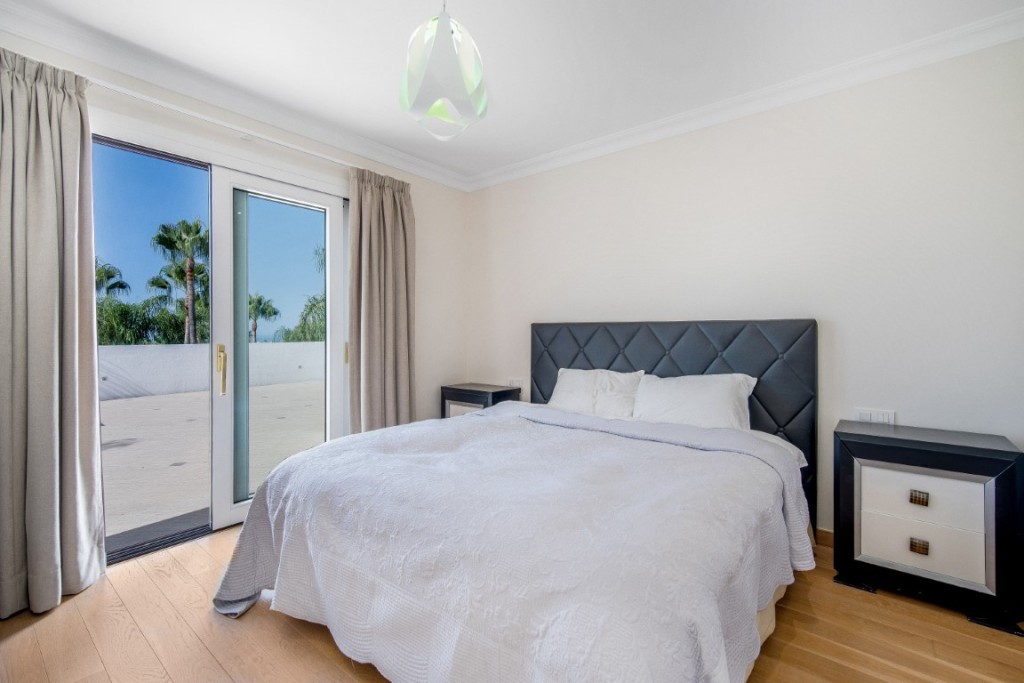 5 Bed, 4 Bath, HouseFor Sale, Golden Mile, Malaga