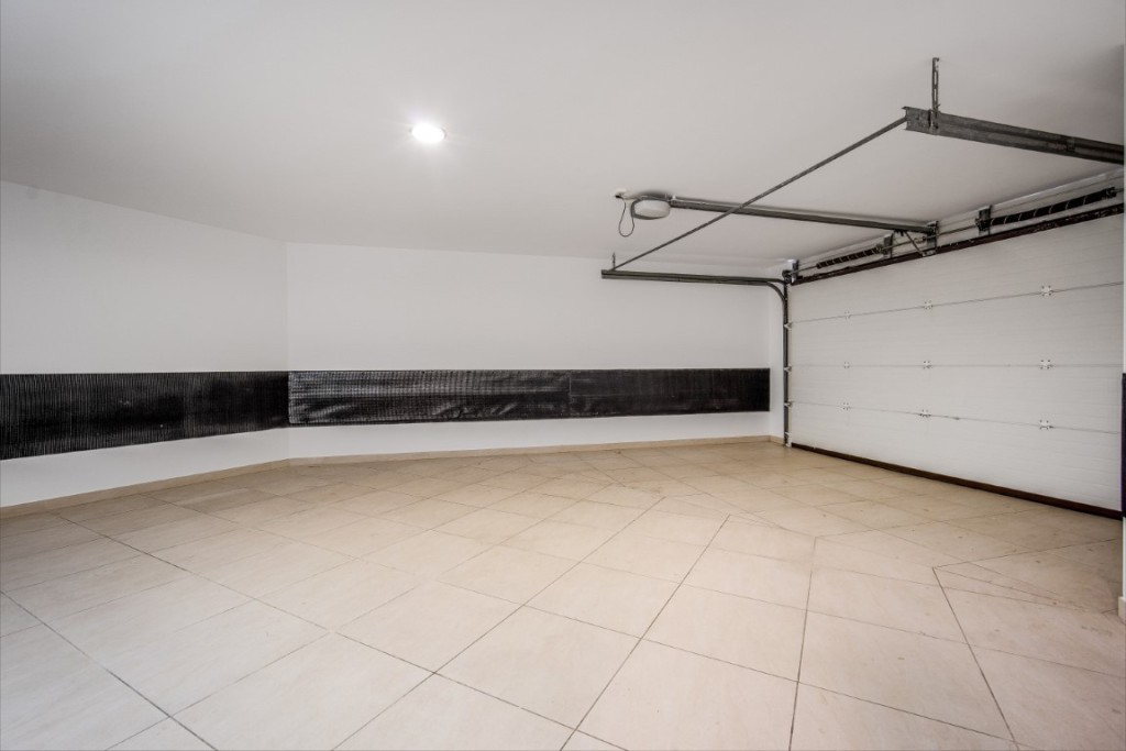 5 Bed, 4 Bath, HouseFor Sale, Golden Mile, Malaga