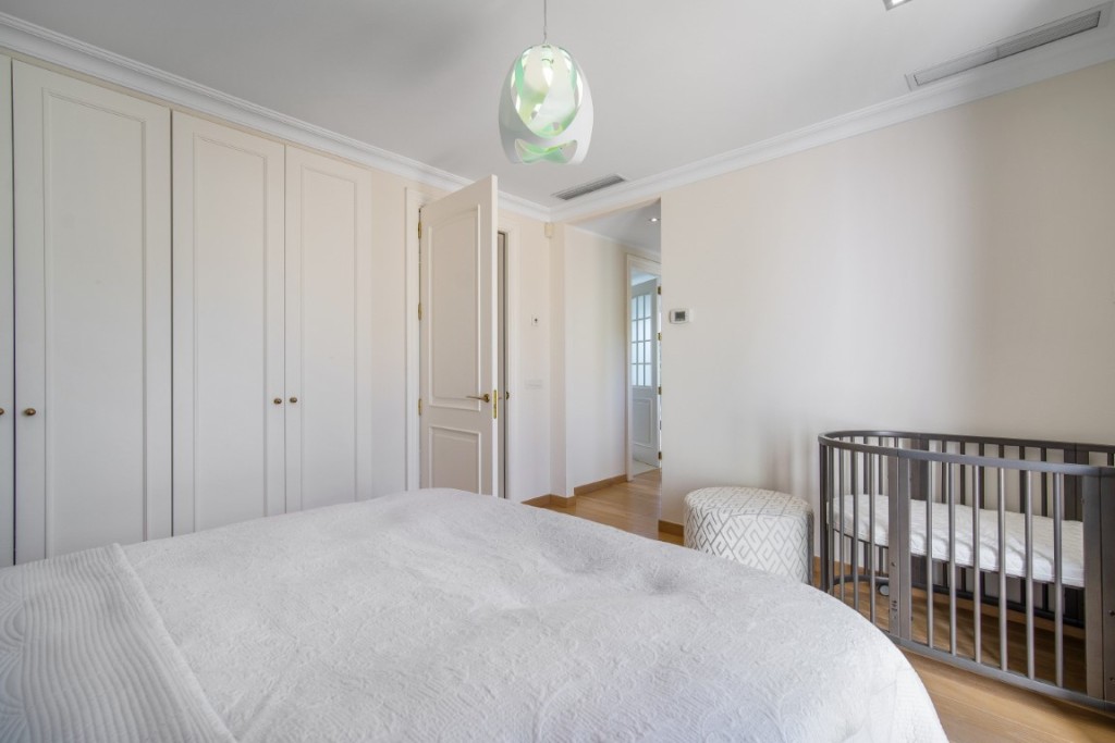 5 Bed, 4 Bath, HouseFor Sale, Golden Mile, Malaga