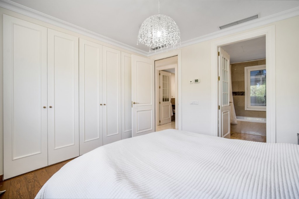 5 Bed, 4 Bath, HouseFor Sale, Golden Mile, Malaga