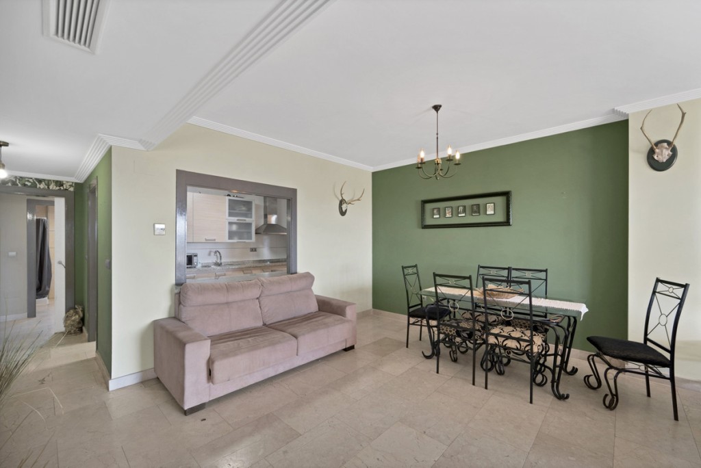 3 Bed, 2 Bath, ApartmentFor Sale, Estepona, Malaga