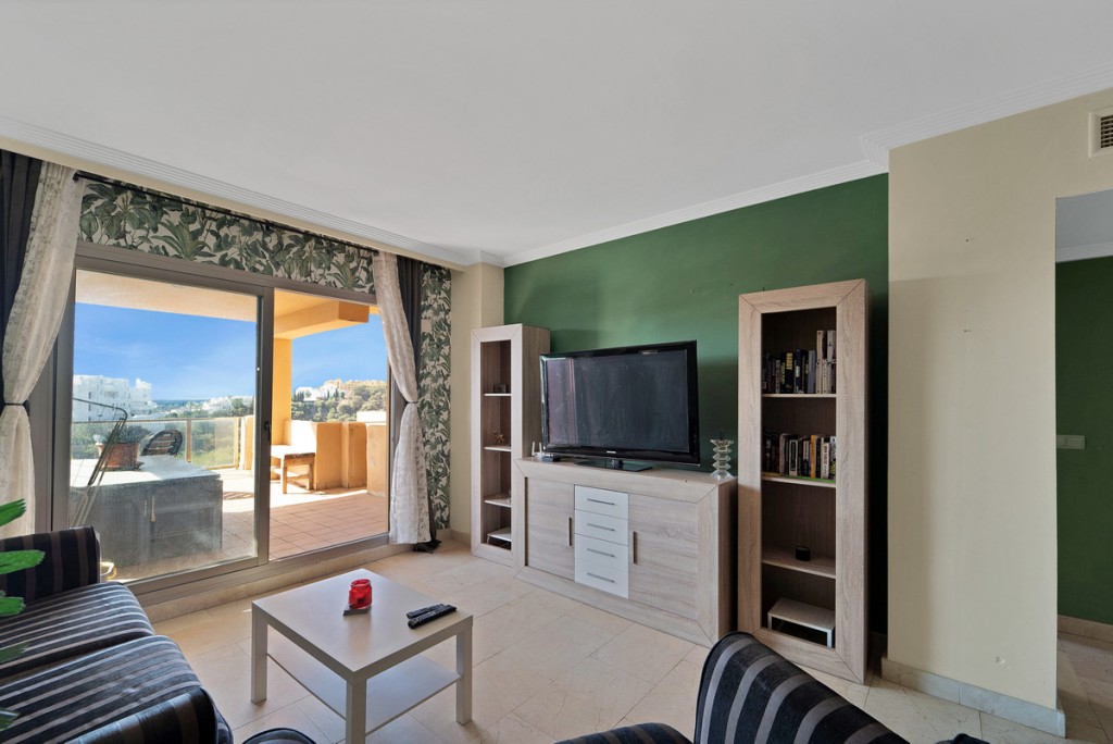 3 Bed, 2 Bath, ApartmentFor Sale, Estepona, Malaga