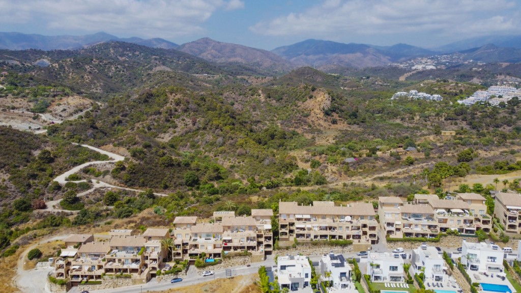 3 Bed, 2 Bath, ApartmentFor Sale, Estepona, Malaga