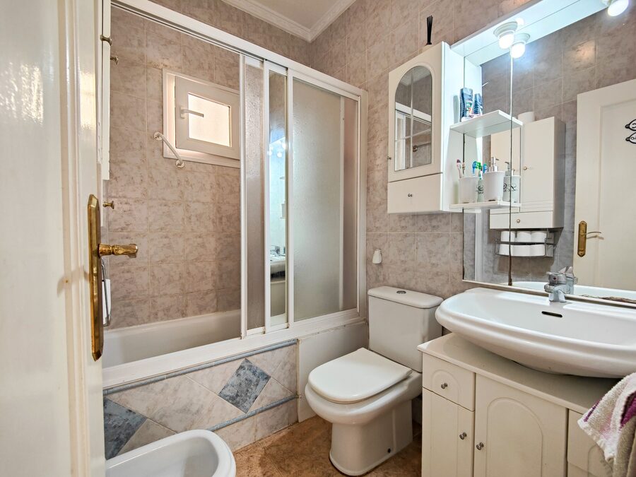 4 Bed, 2 Bath, HouseFor Sale, Torrevieja, Alicante