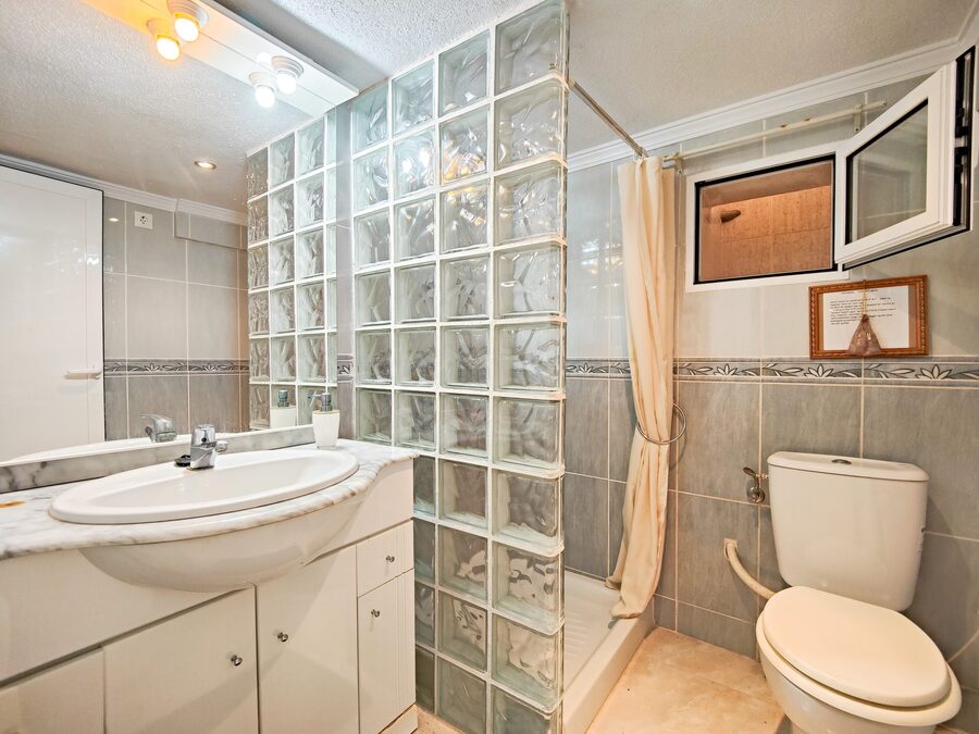 4 Bed, 2 Bath, HouseFor Sale, Torrevieja, Alicante