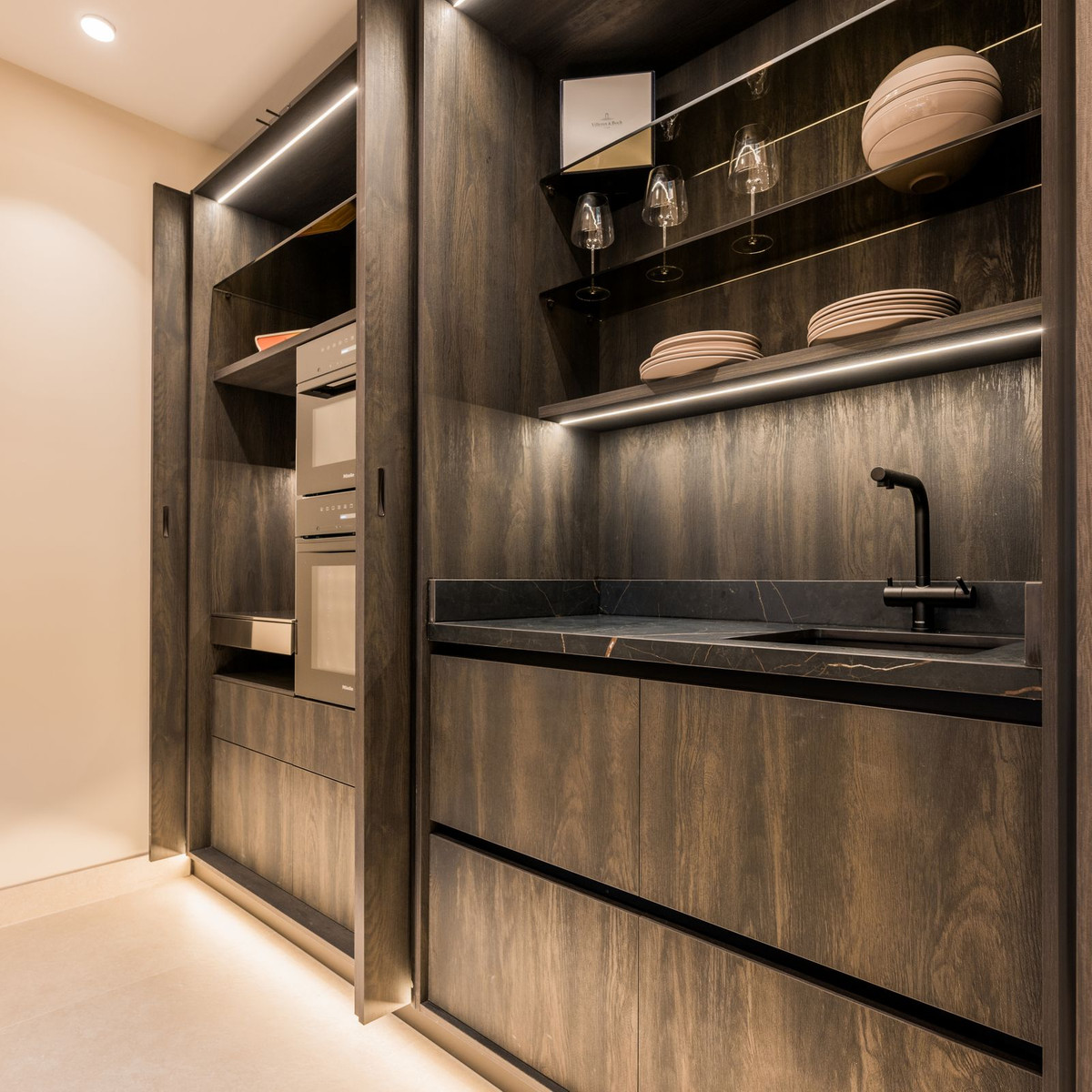 3 Bed, 3 Bath, ApartmentFor Sale, Estepona, Malaga