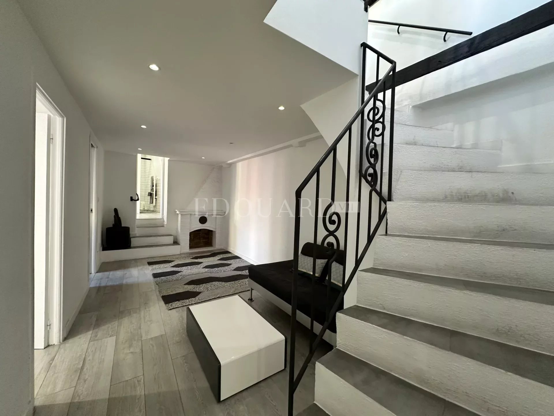 3 Bed, 2 Bath, ApartmentFor Sale, Menton, Alpes-Maritimes