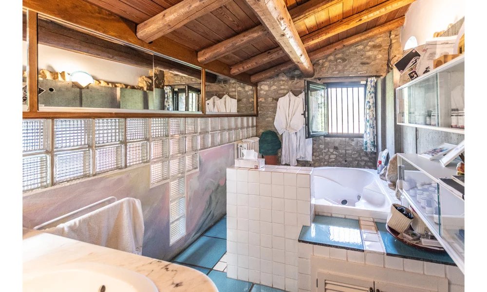 4 Bed, 3 Bath, HouseFor Sale, Castel San Pietro Terme, Bologna