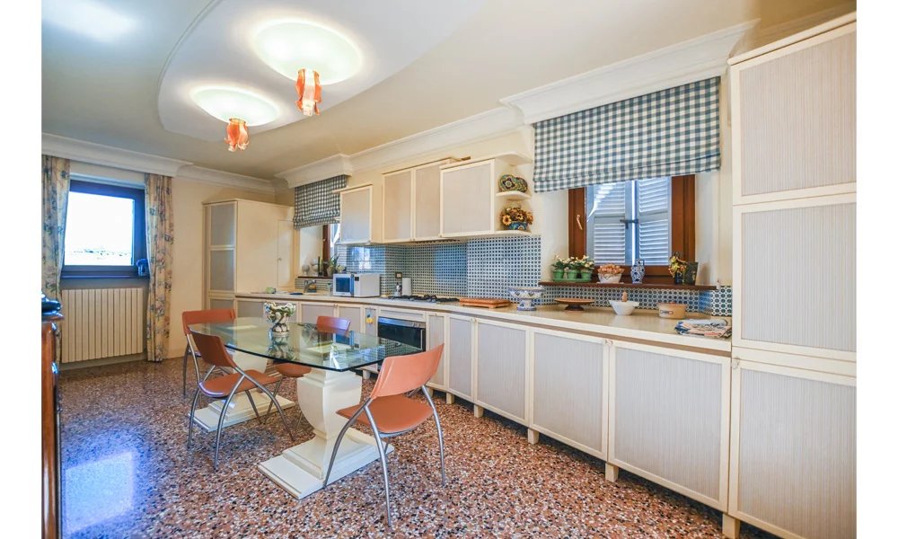 6 Bed, 6 Bath, HouseFor Sale, Civitanova Marche, Macerata