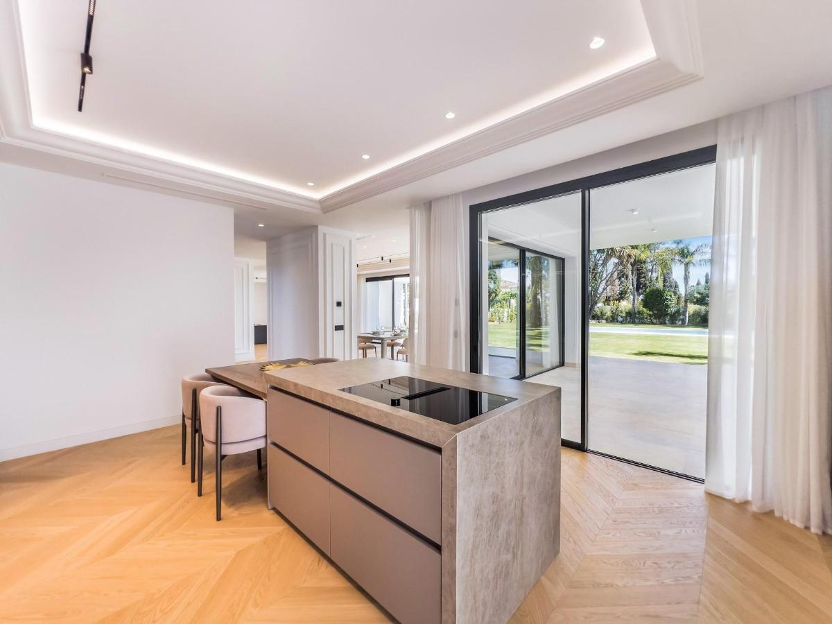 6 Bed, 6 Bath, HouseFor Sale, Marbella, Costa del Sol