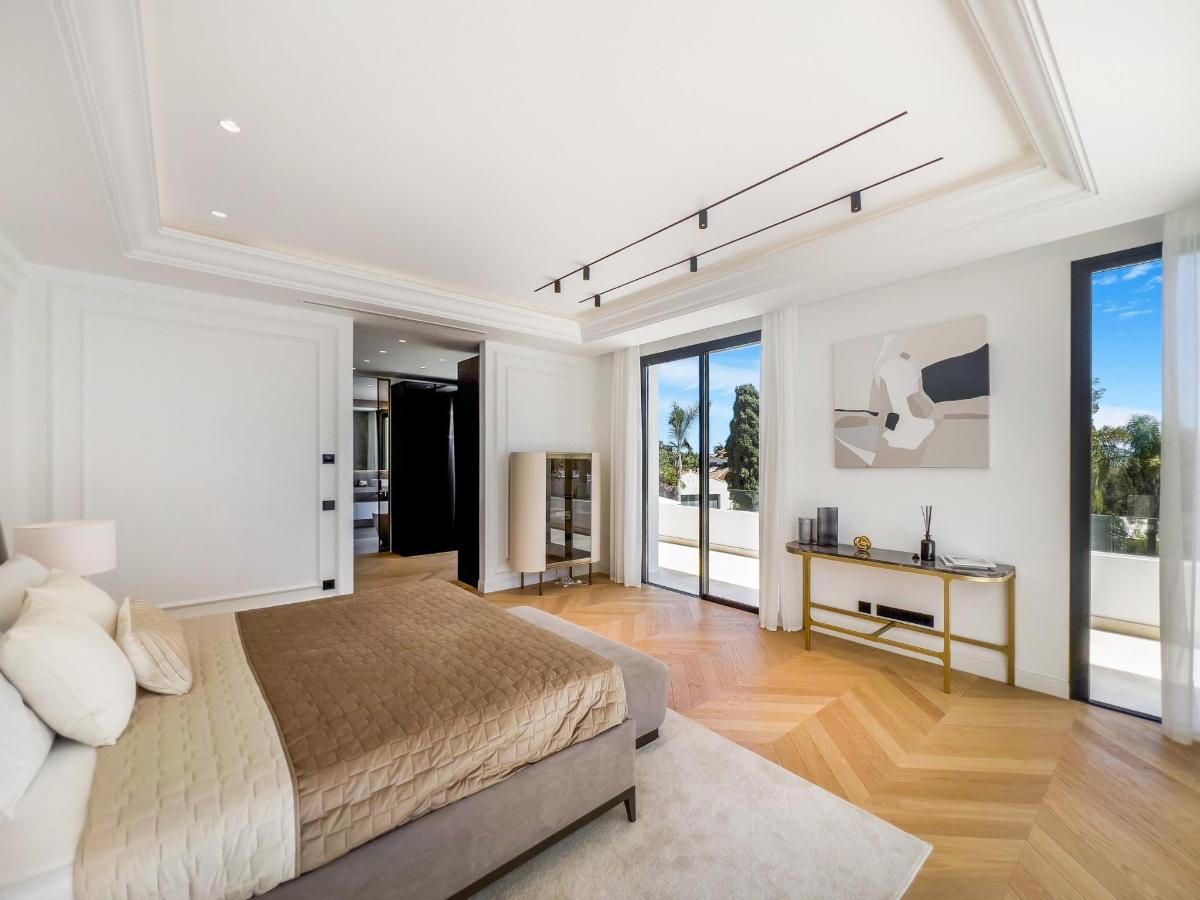 6 Bed, 6 Bath, HouseFor Sale, Marbella, Costa del Sol