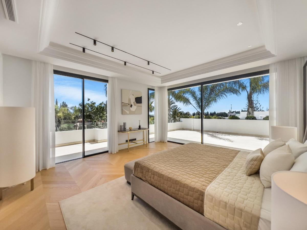 6 Bed, 6 Bath, HouseFor Sale, Marbella, Costa del Sol