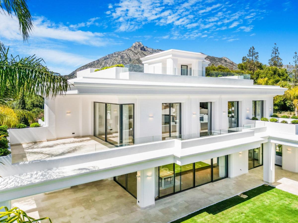 6 Bed, 6 Bath, HouseFor Sale, Marbella, Costa del Sol