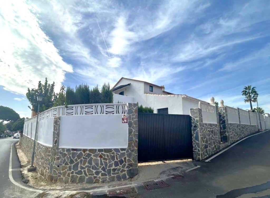4 Bed, 3 Bath, HouseFor Sale, Calahonda, Malaga