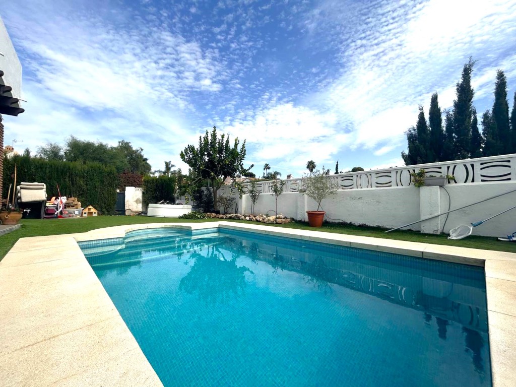 4 Bed, 3 Bath, HouseFor Sale, Calahonda, Malaga