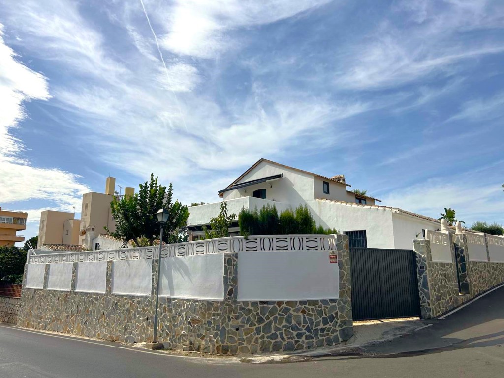 4 Bed, 3 Bath, HouseFor Sale, Calahonda, Malaga