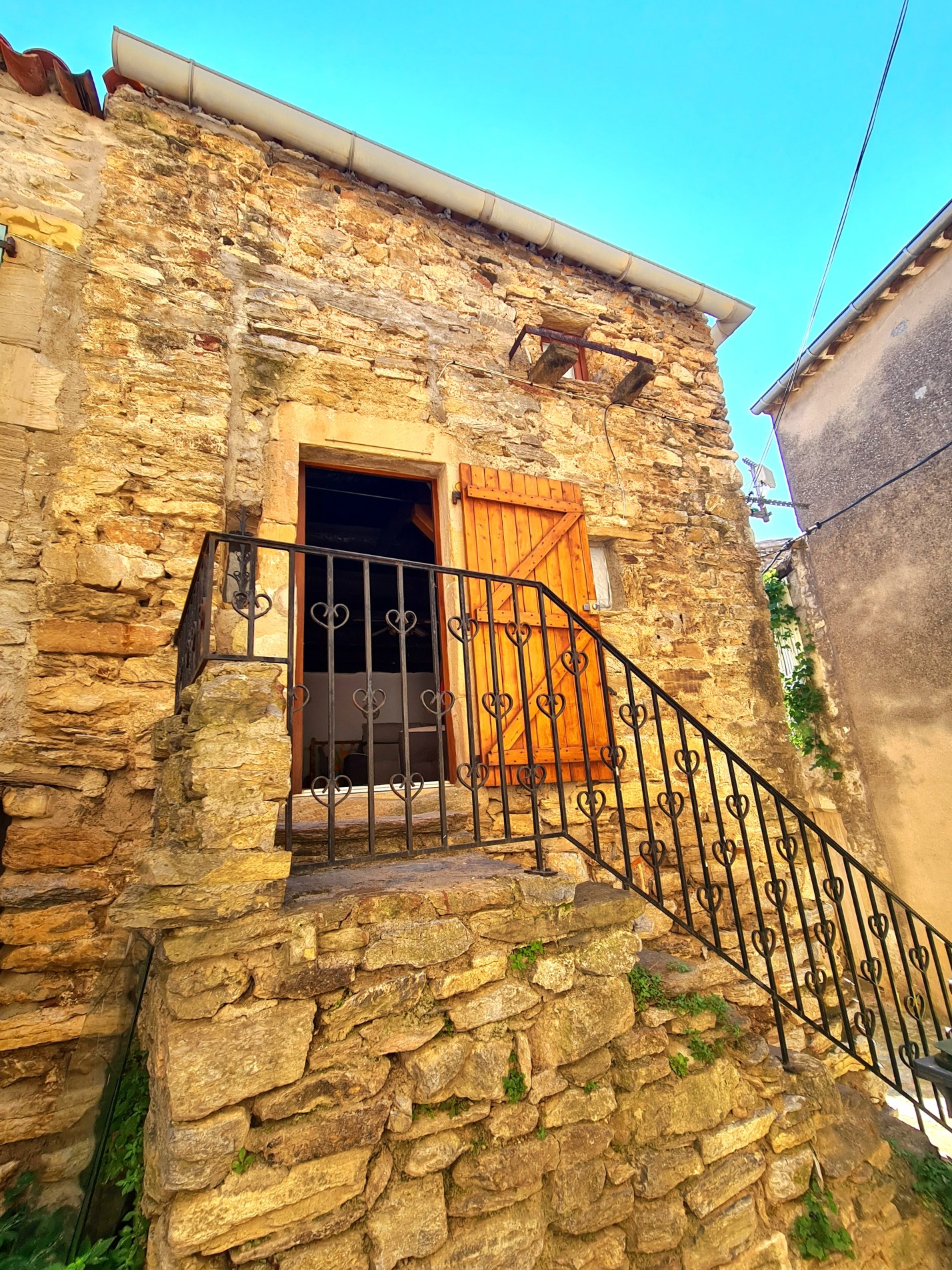 3 Bed, 2 Bath, HouseFor Sale, Faugeres, Herault, Languedoc-Roussillon, 34600