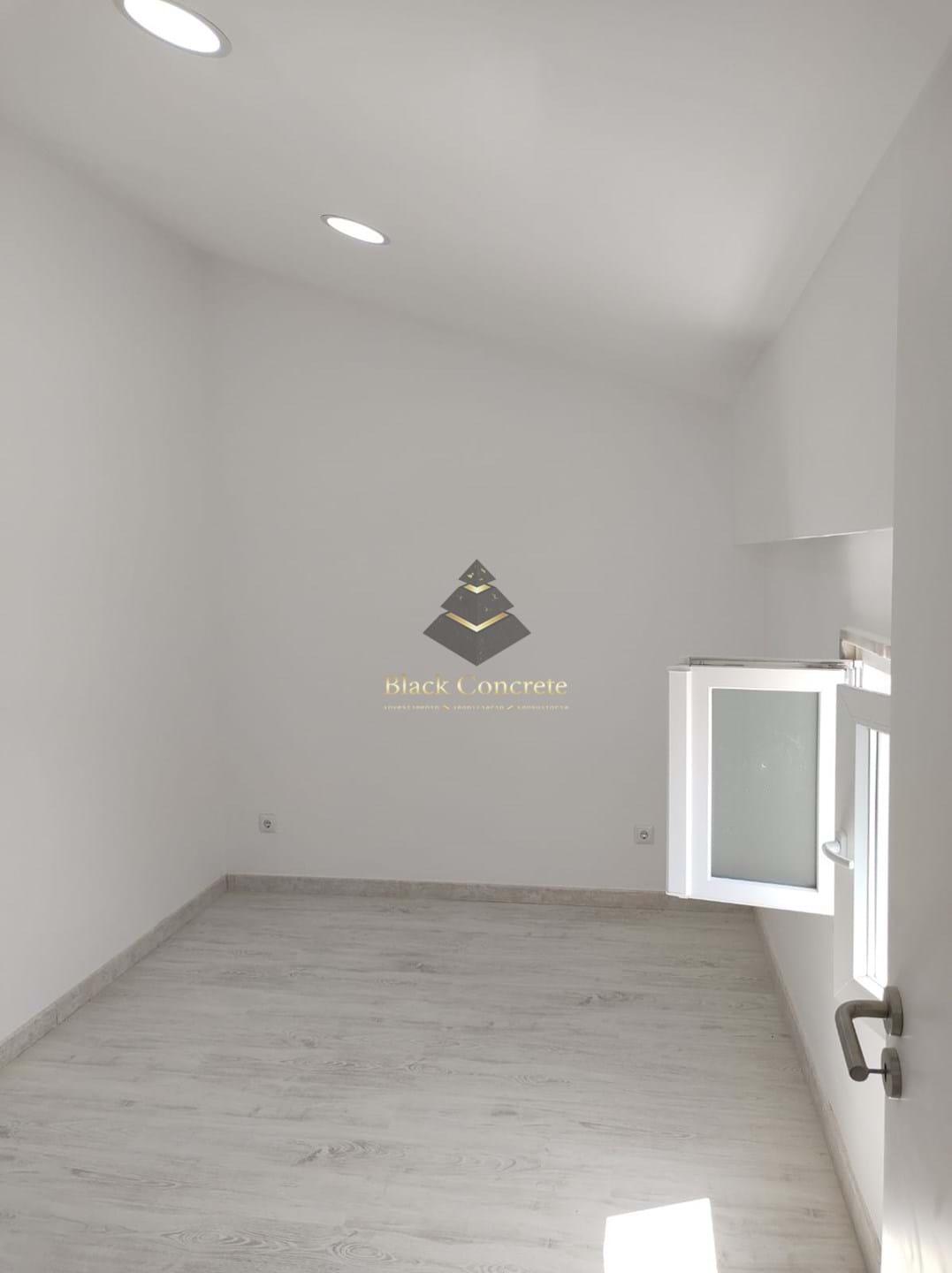 9 Bed, 3 Bath, HouseFor Sale, Lisboa, Lisboa, 1300-003