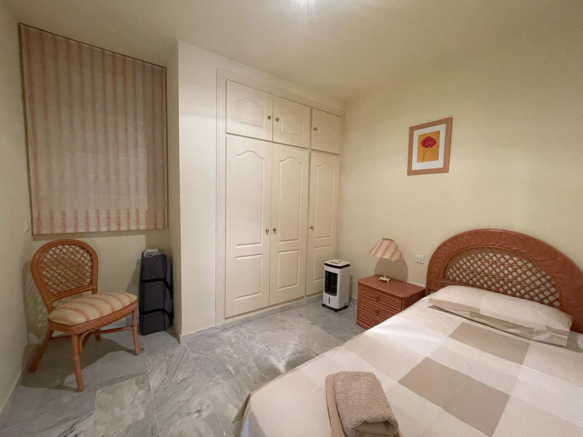 4 Bed, 2 Bath, ApartmentFor Sale, El Paraiso, Malaga